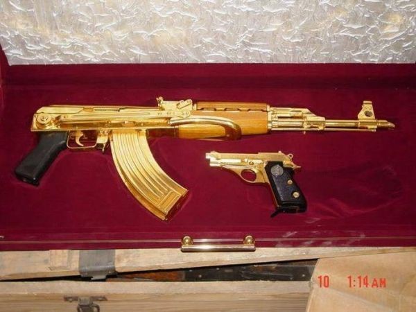Các loại súng mạ vàng của Saddam Hussein bị tịch thu